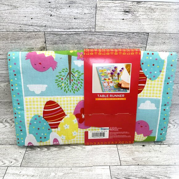 Brand New Blossoms & Blooms‎ Easter 13" x 36" Table Runner - Picture 5 of 5